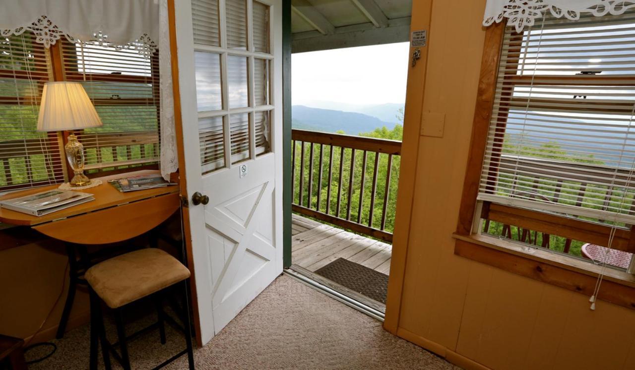 Alpine Inn Little Switzerland Екстериор снимка
