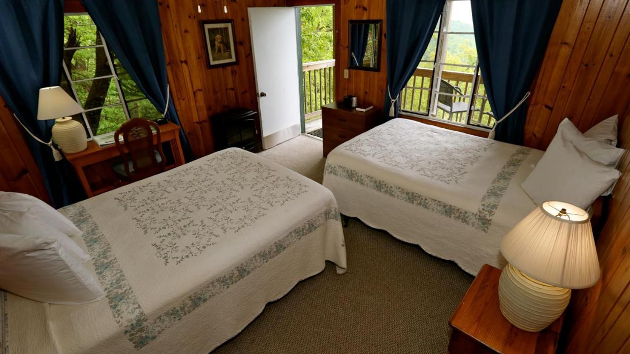 Alpine Inn Little Switzerland Екстериор снимка