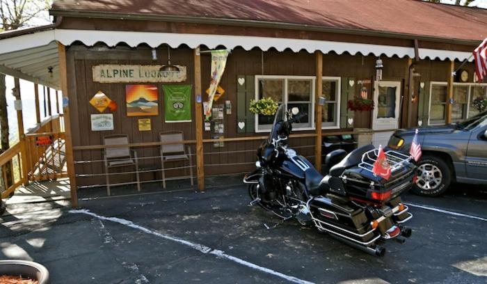 Alpine Inn Little Switzerland Екстериор снимка